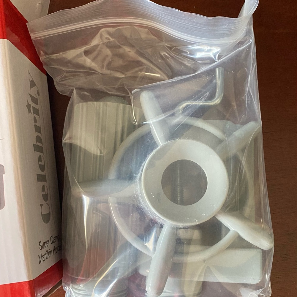 Super Clamp Manikin Holder - Red & White Packaging - Picture 4 of 7